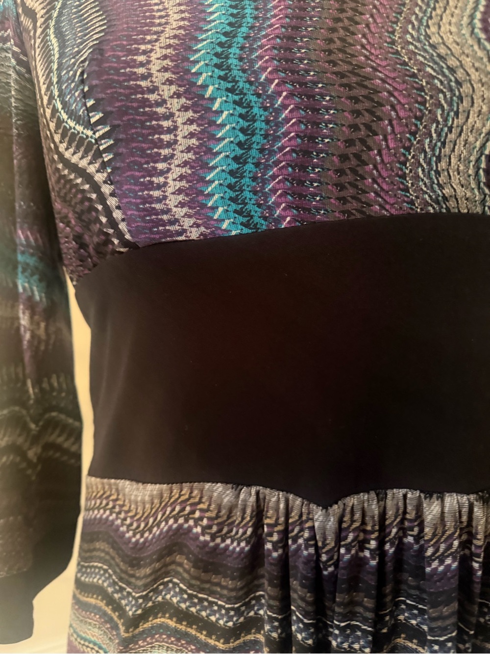 Sandra Darren Plum and Teal Wave-Pattern Midi Dress - Picture 4 of 5